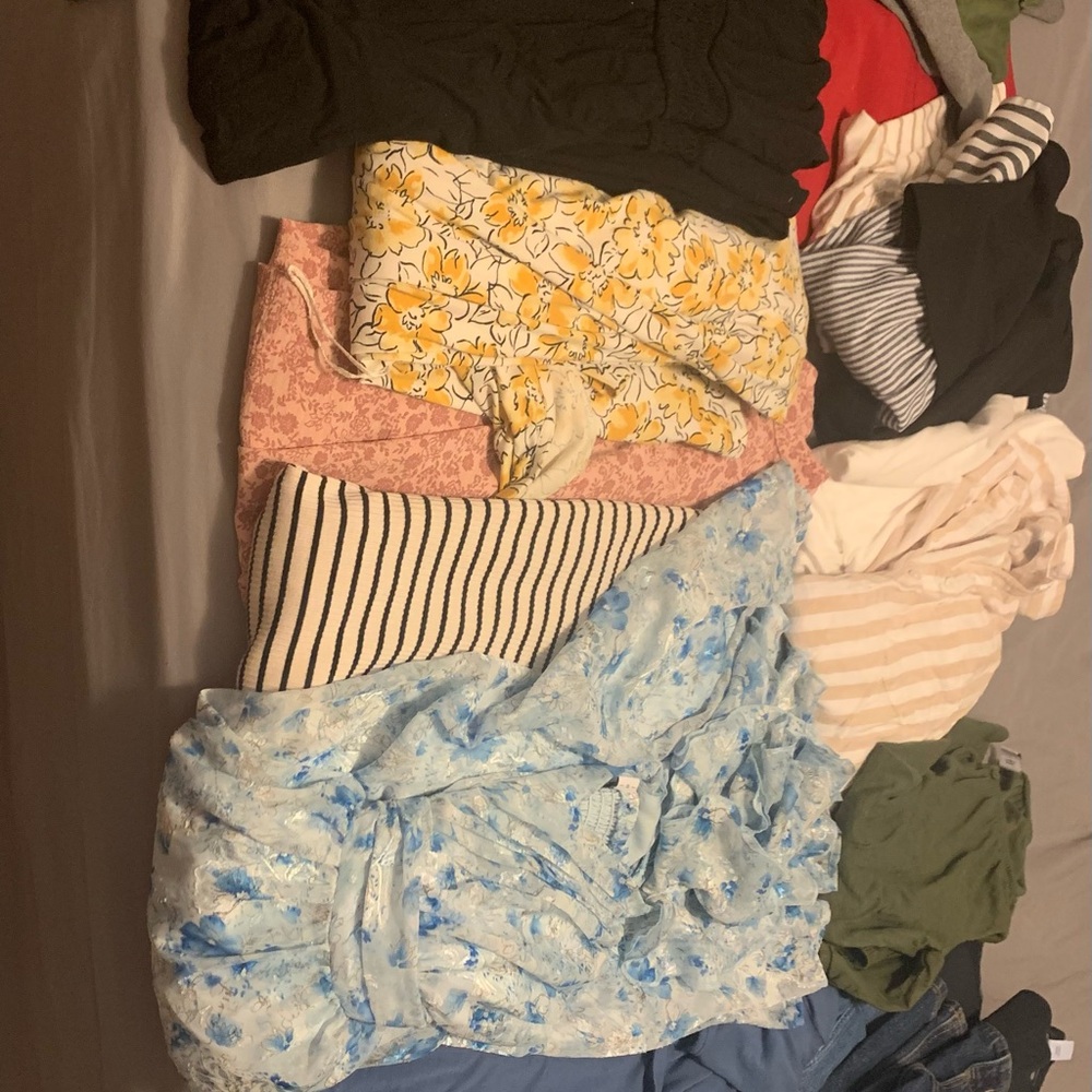 Surprised 5 pounds of maternity clothes. Size XS or Small.